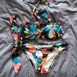 Twist front Bikini